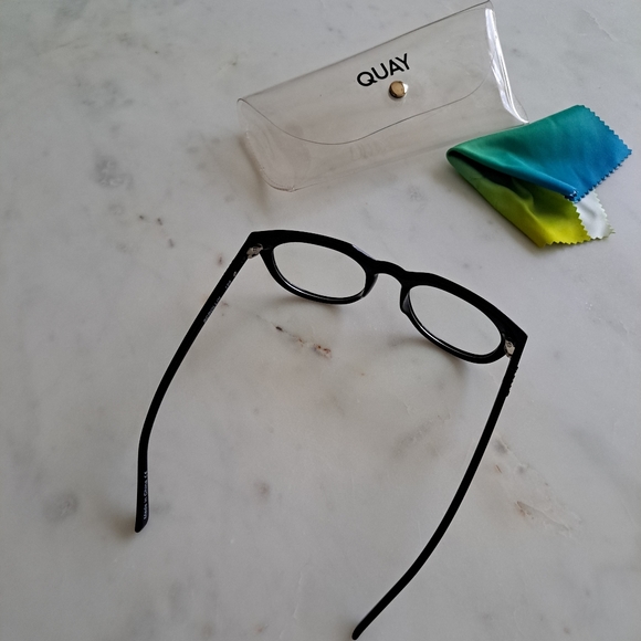 Quay Scrollin unisex blue light glasses in black - Picture 6 of 7